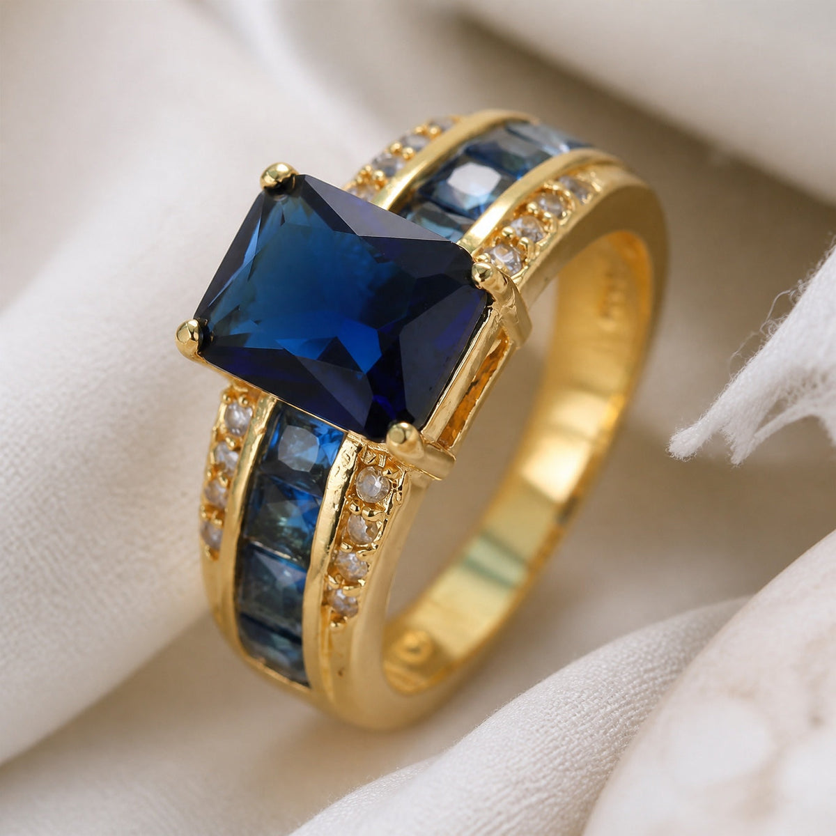 Anillo Pétalos con Cristal Azul