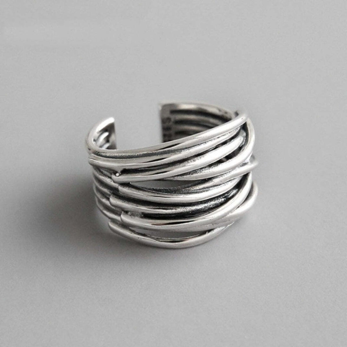 Anillo Ajustable de Hilos Plateados