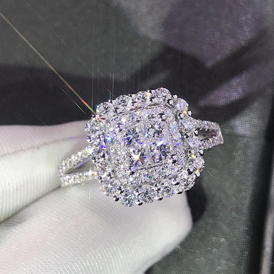 Anillo con Cristal Cuadrado