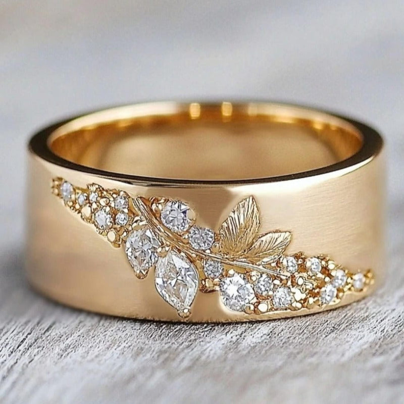 Anillo Hoja Dorada con Cristales