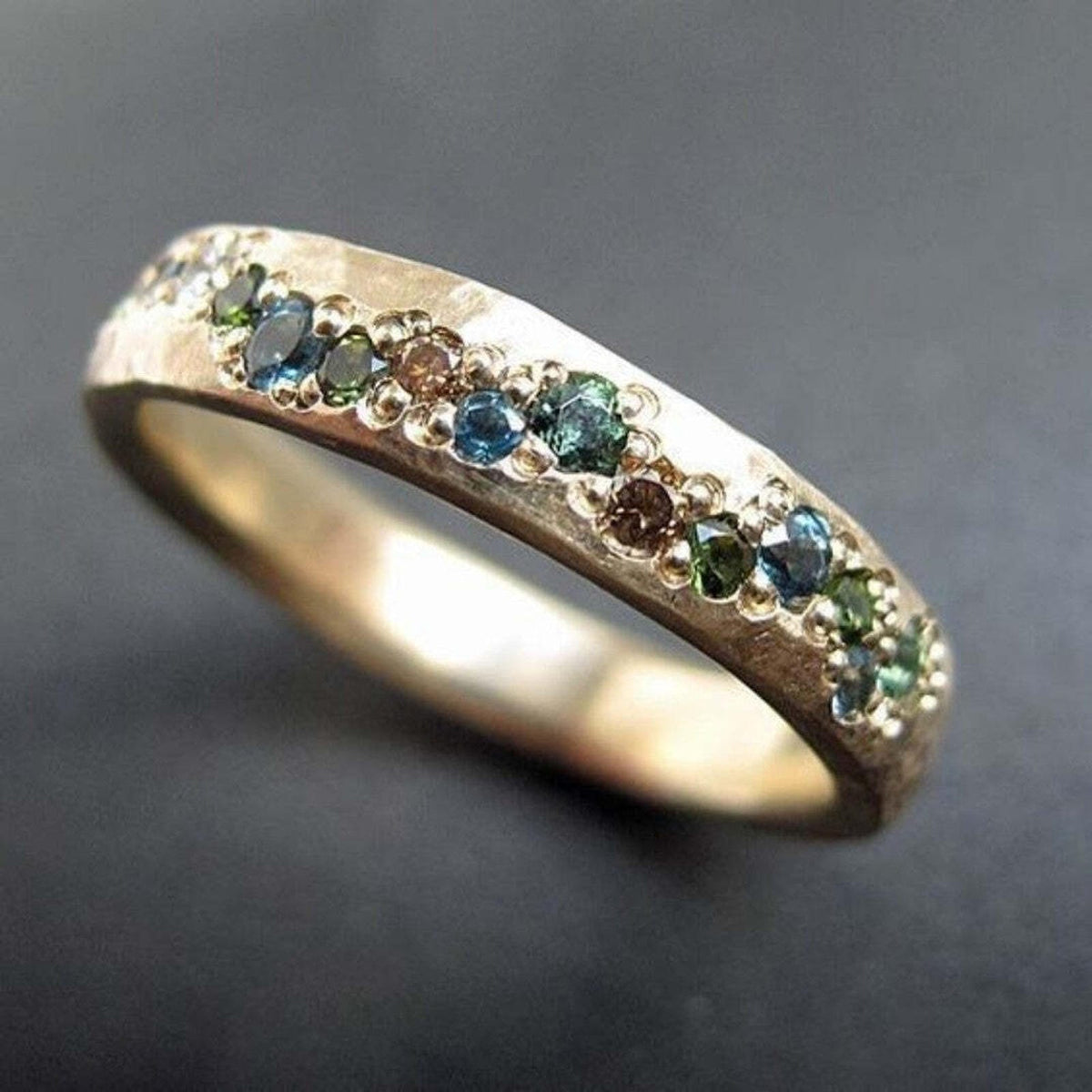 Anillo Dorado Vintage Clásico