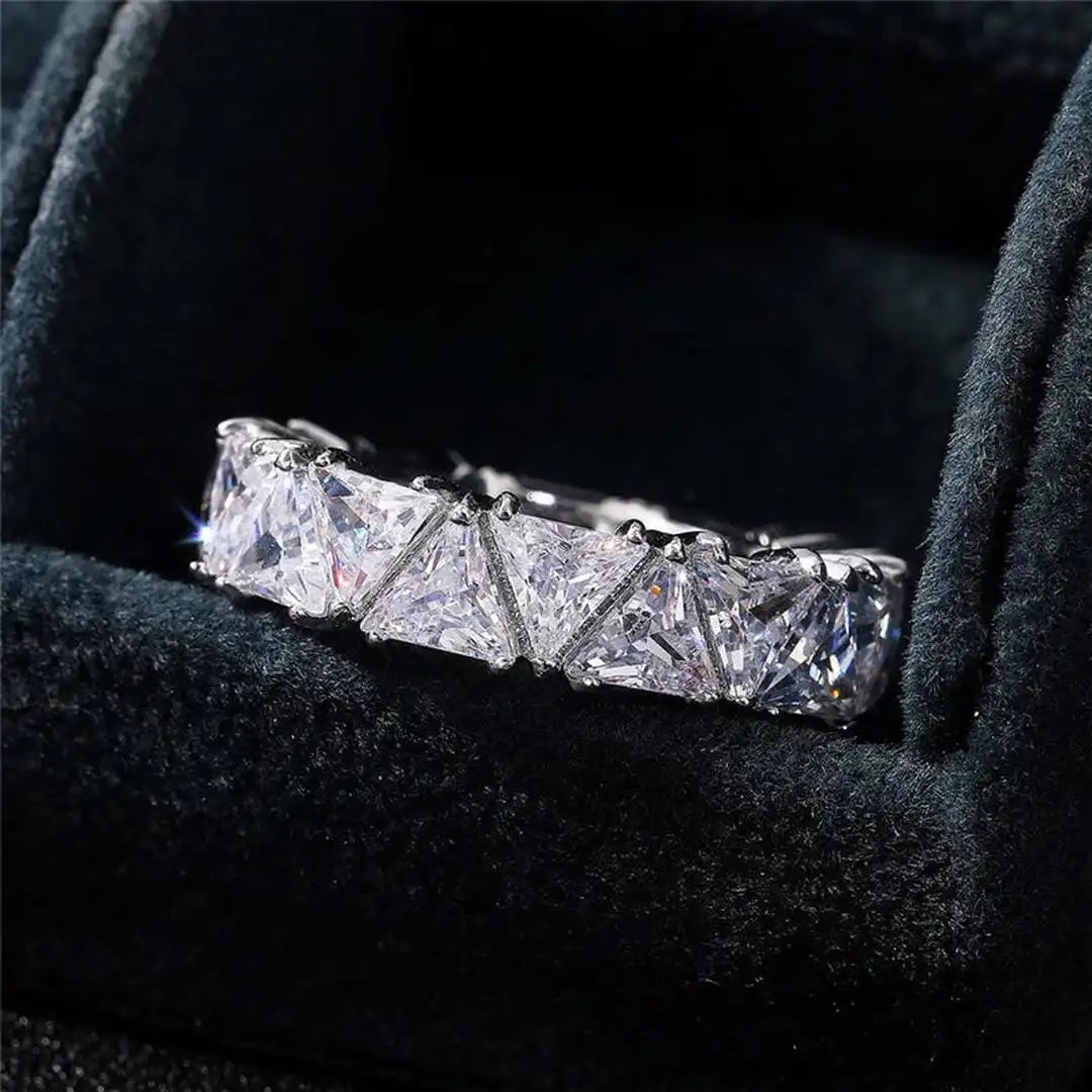 Anillo Vintage con Cristal Triangular