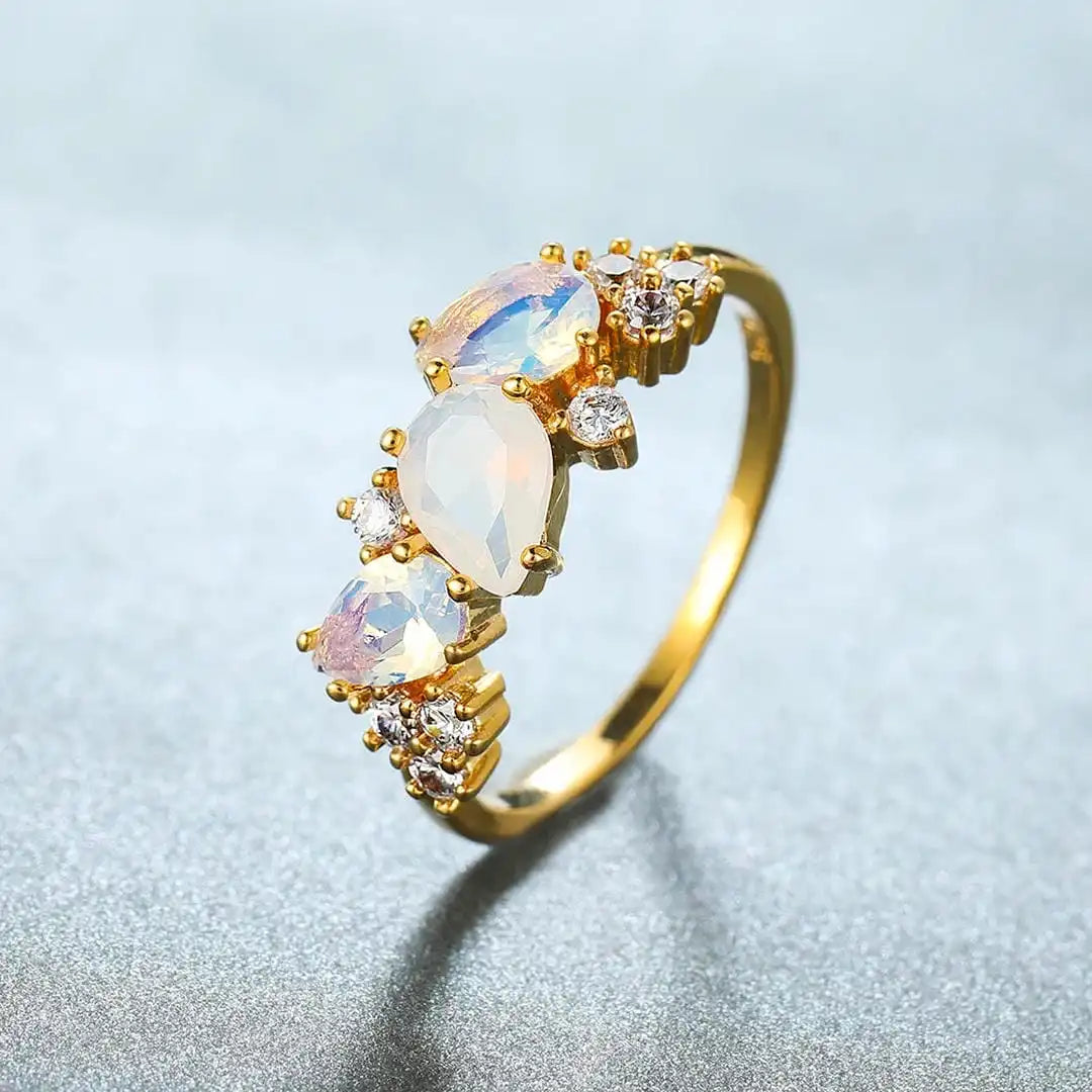 Anillo Dorado Vintage Luz de Luna