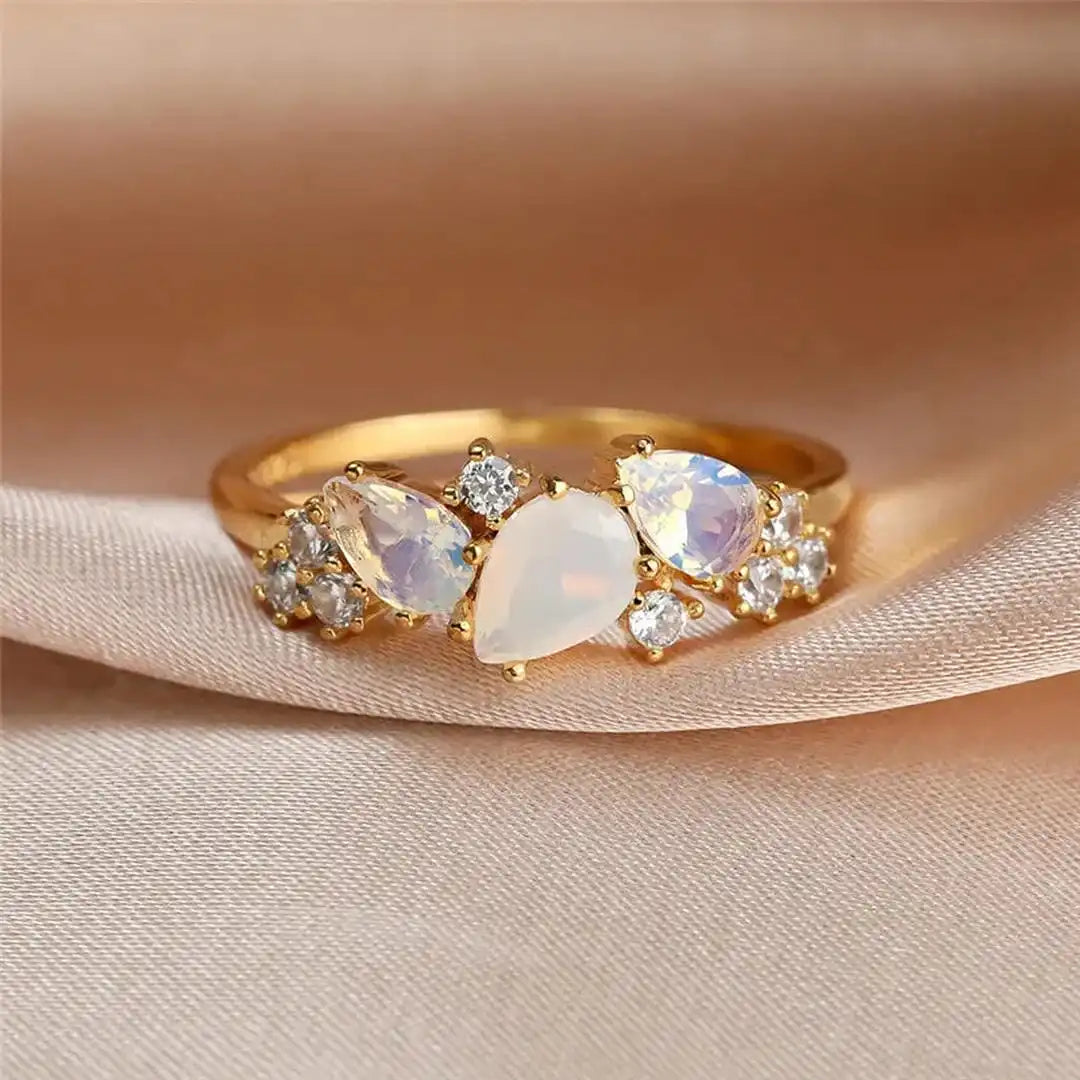 Anillo Dorado Vintage Luz de Luna