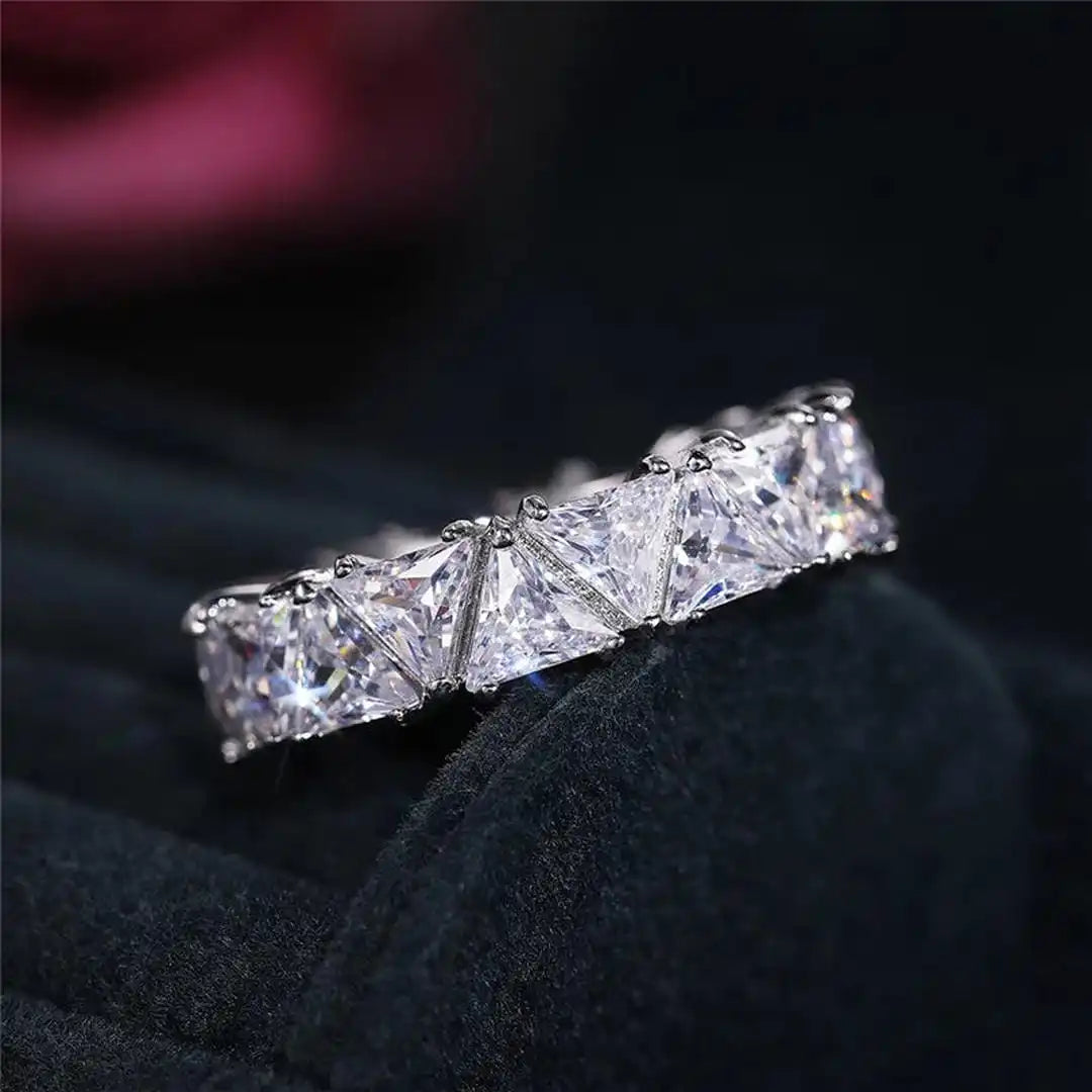 Anillo Vintage con Cristal Triangular