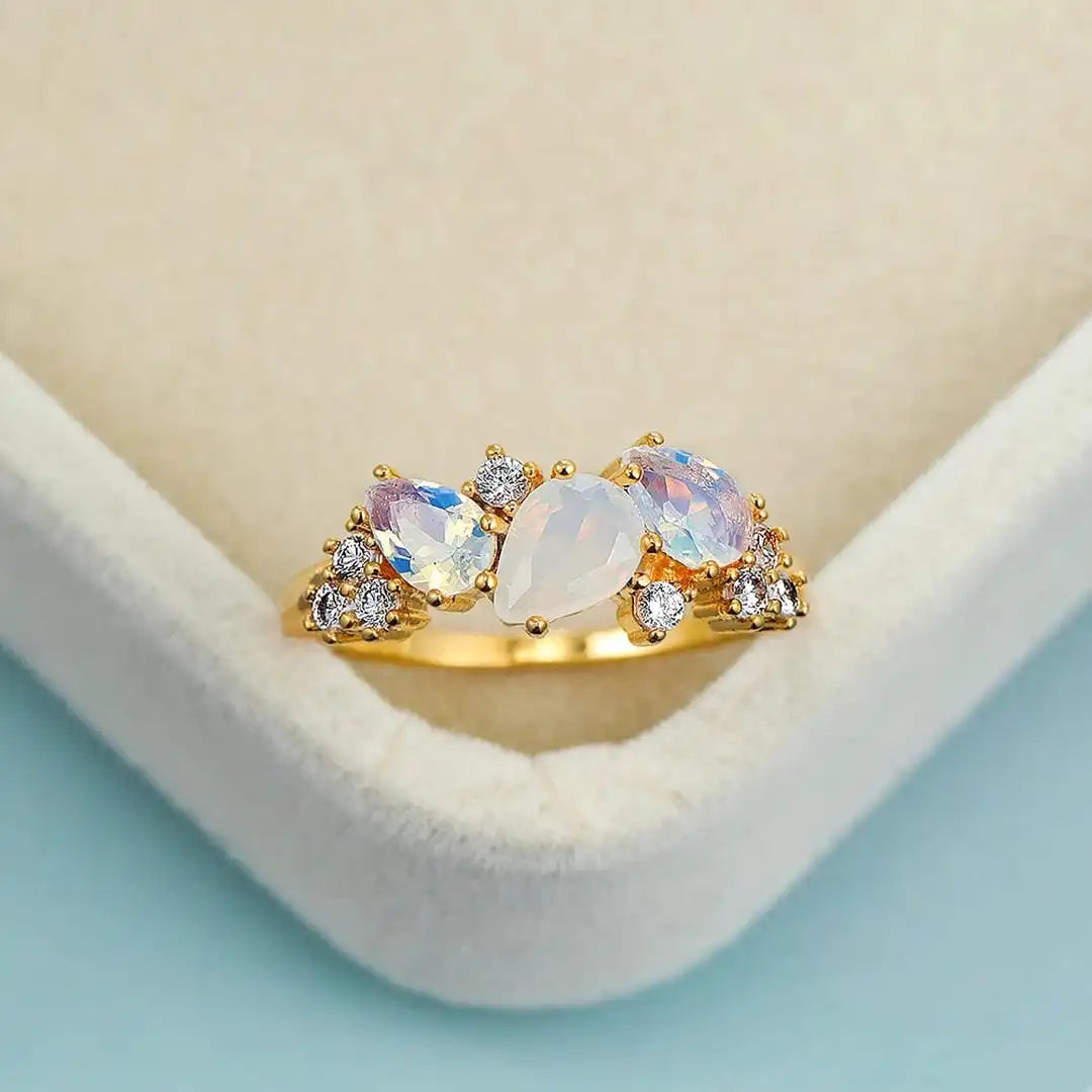 Anillo Dorado Vintage Luz de Luna