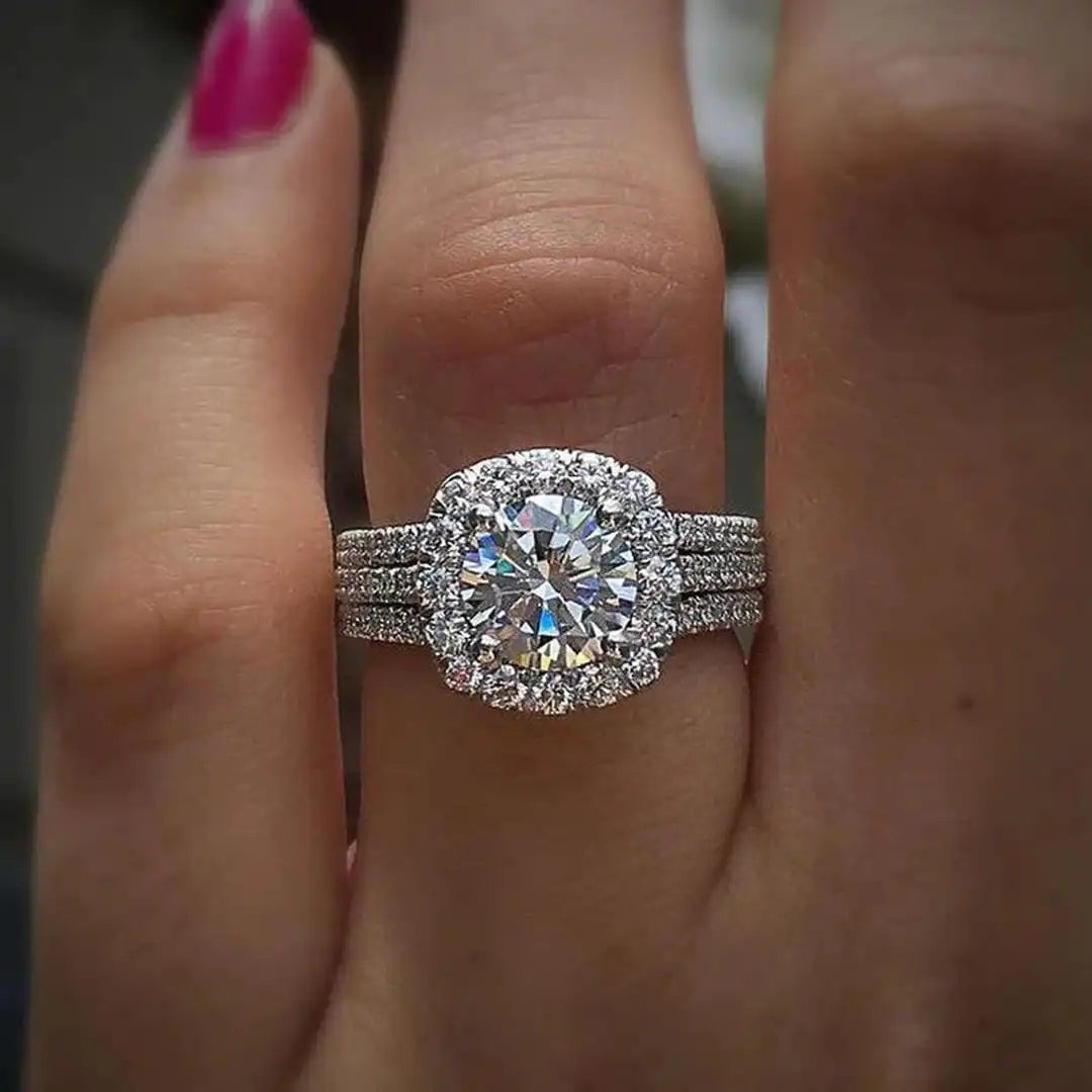 Anillo Luna cojín con halo de cristales