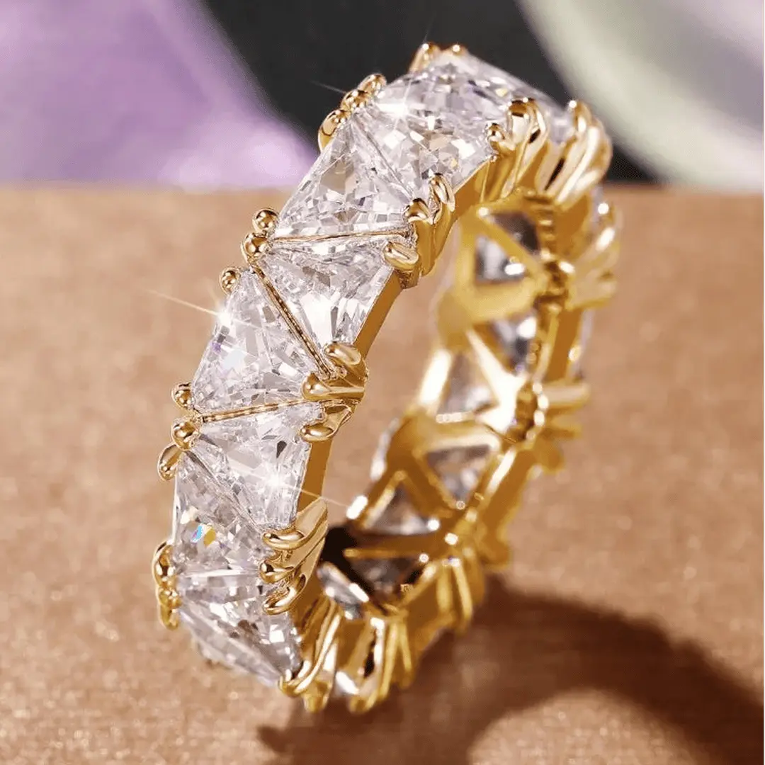 Anillo Vintage con Cristal Triangular