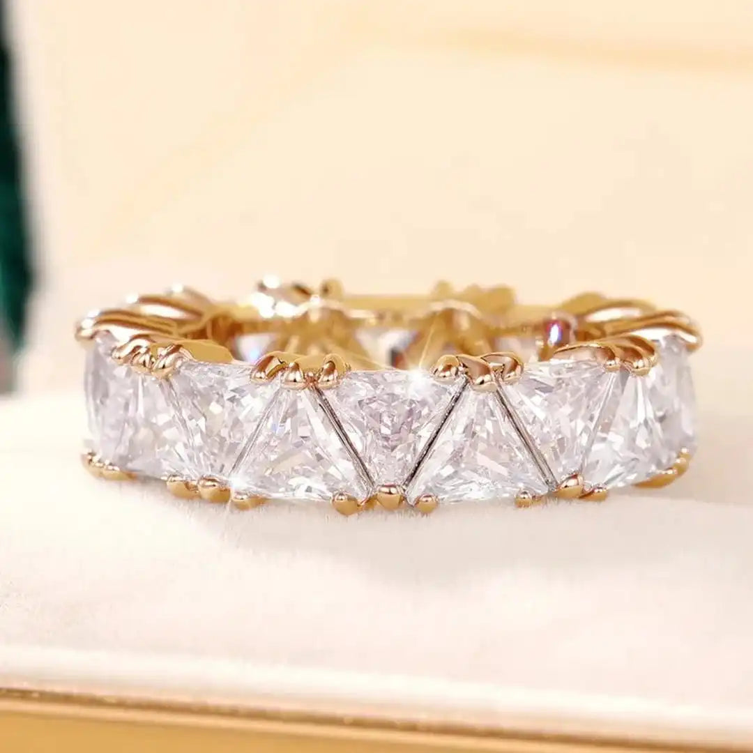 Anillo Vintage con Cristal Triangular