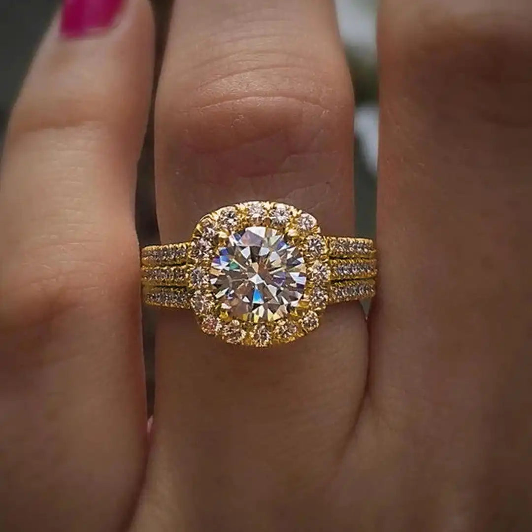 Anillo Luna cojín con halo de cristales