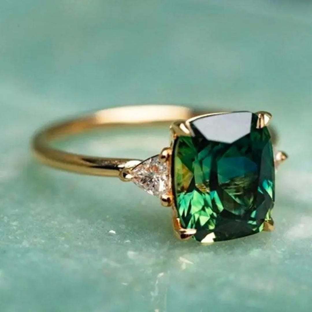 Anillo Cuadrado con Cristal Verde