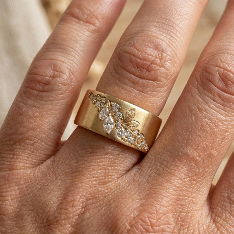Anillo Hoja Dorada con Cristales