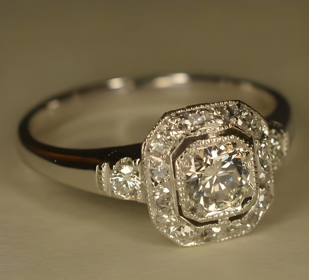 Anillo Plateado Vintage de Cristales