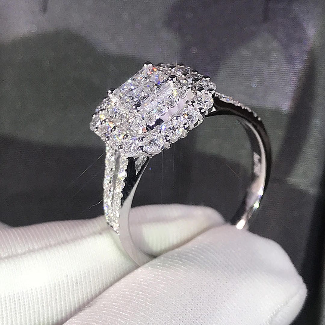 Anillo con Cristal Cuadrado