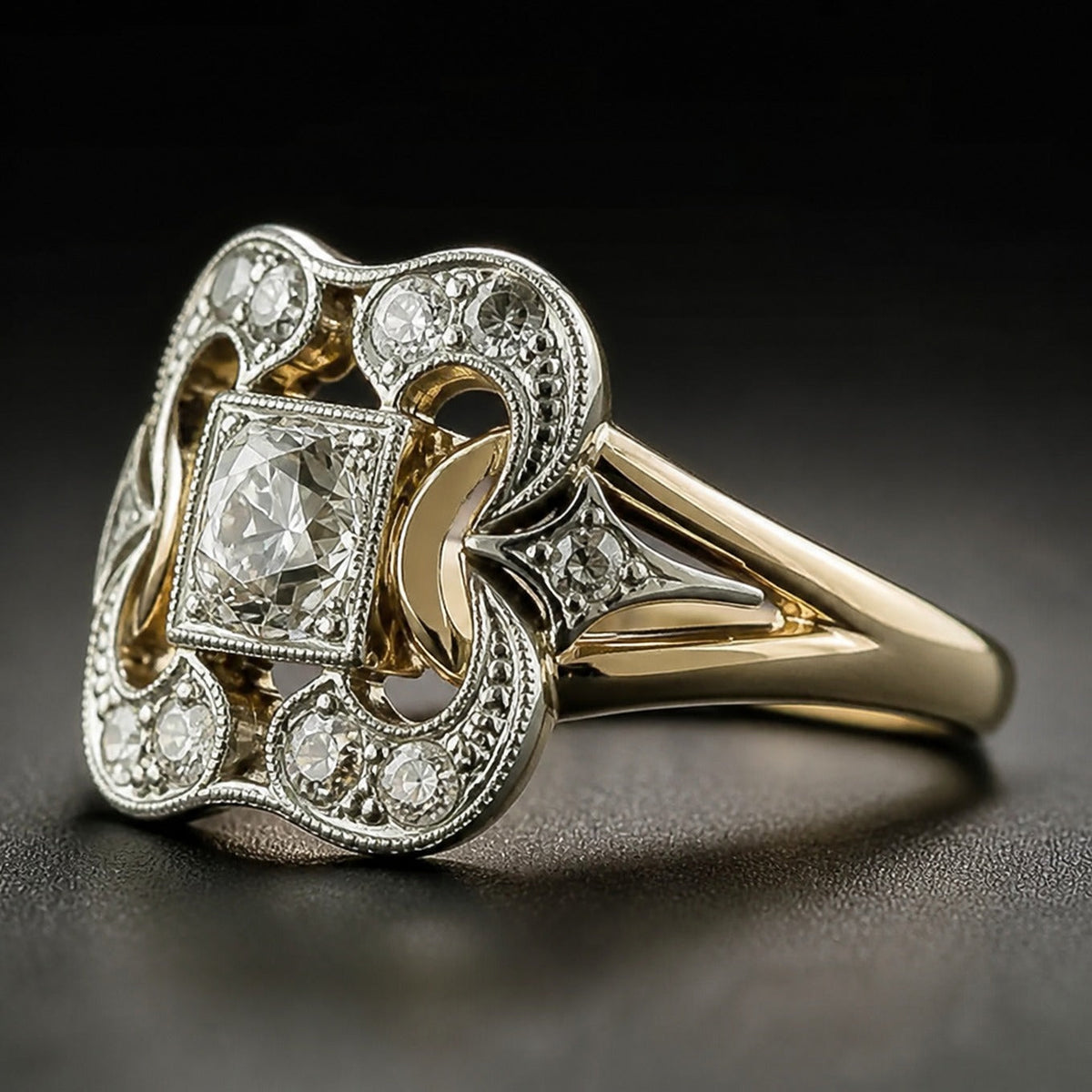 Anillo Dorado Vintage con Cristales