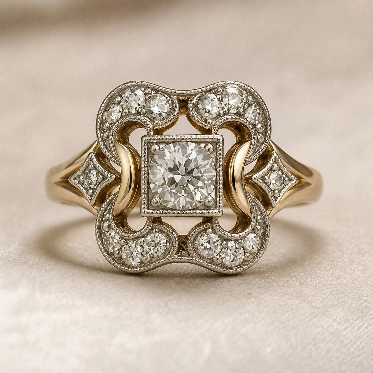 Anillo Dorado Vintage con Cristales