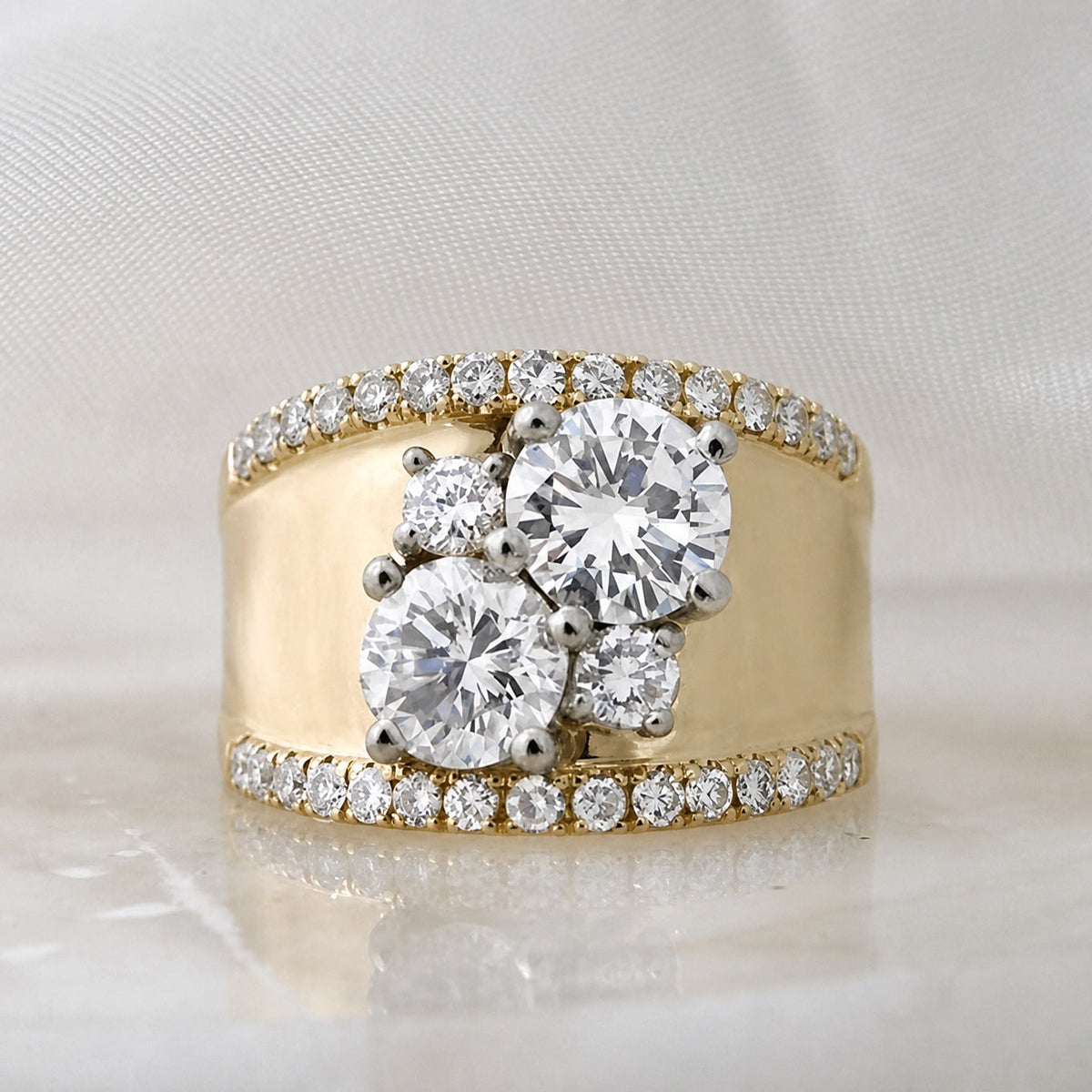 Anillo Dorado Vintage Resplandor
