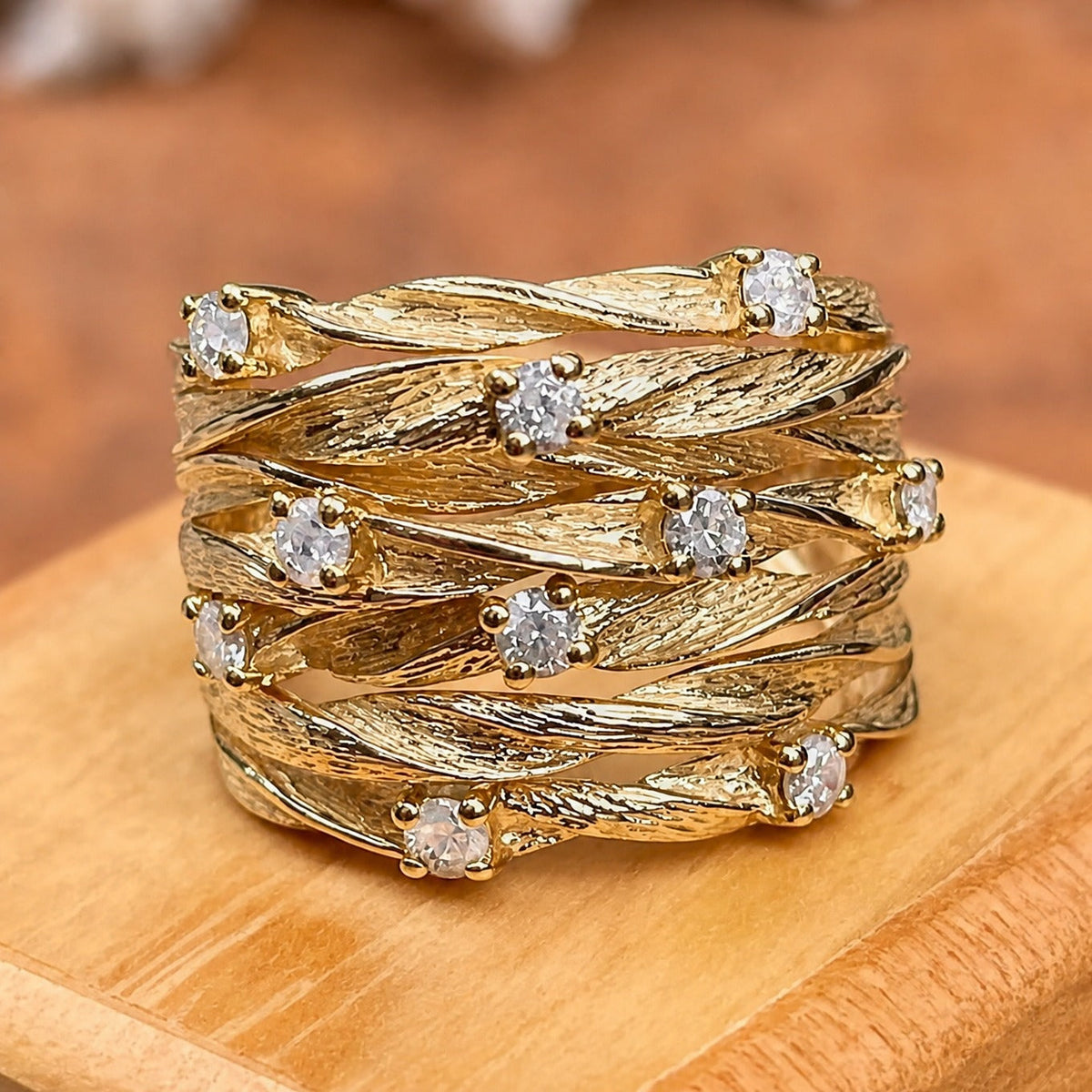 Anillo Banda Dorada Esculpida