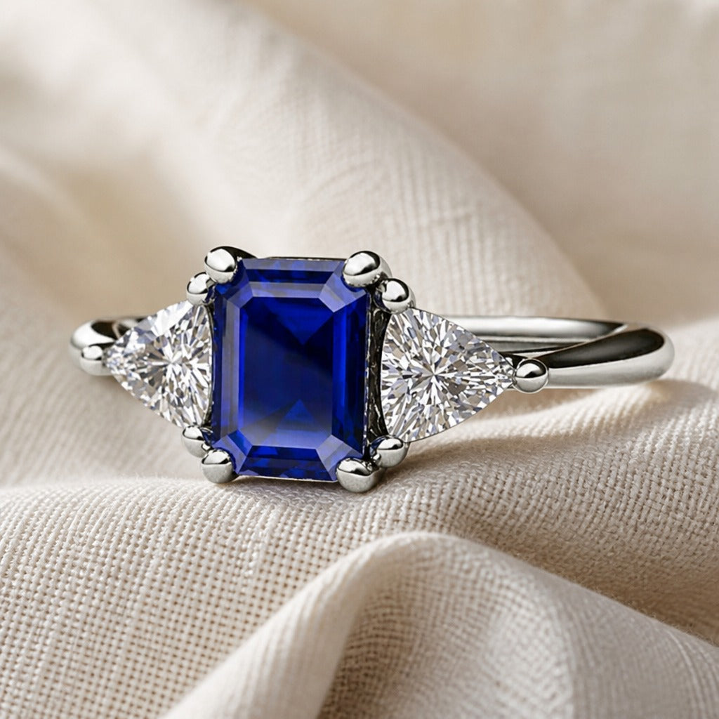 Anillo con Cristal Azul Octogonal