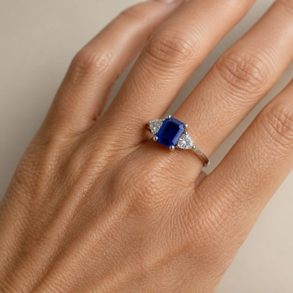 Anillo con Cristal Azul Octogonal